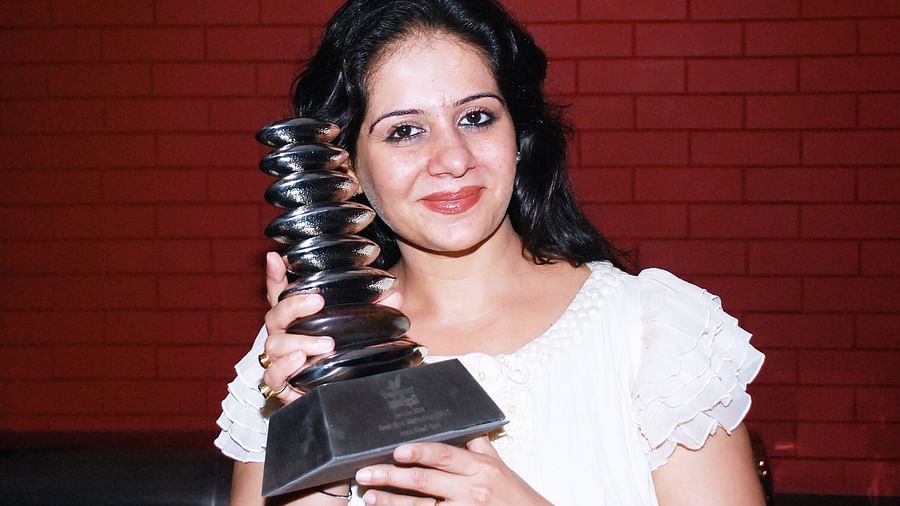 Young Kiran Bawa with an award - IOSIS Spa & Wellness