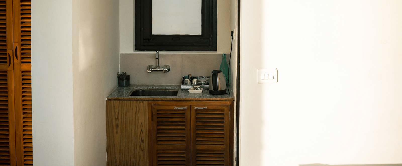 A space with a mirror, basin, and a tea and coffee maker at BluSalzz Escapade Resort, Lansdowne