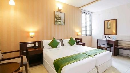 DELUXE AC DOUBLE TWIN BEDS