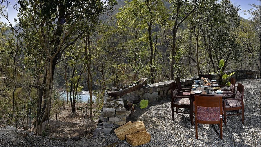 Outdoor Dining at the bank of river Ganga