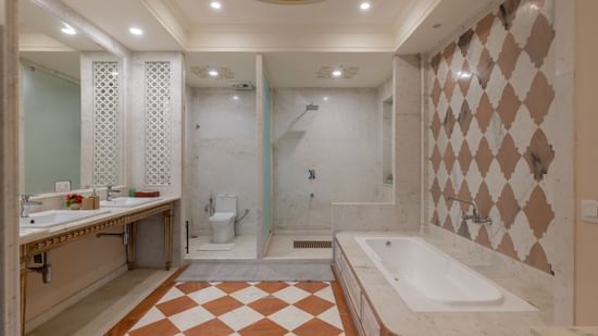 1-Maharani Suite - Bathroom - Umaid Palace - Luxury Resort Near Jaipur-1