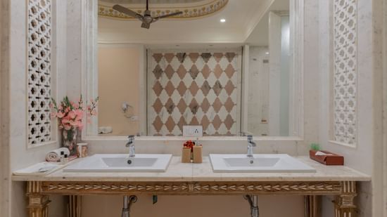 Maharani Suite - Bathroom - Umaid Palace - Luxury Resort Near Jaipur-2