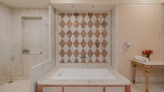 Maharani Suite - Bathroom - Umaid Palace - Luxury Resort Near Jaipur-5