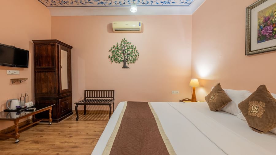 113 - Deluxe with Sit Out - Room & Suites - Suryaa Villa - Boutique Hotel in Jaipur- 4