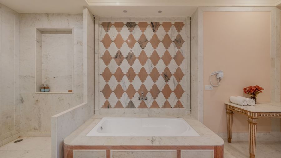 Maharani Suite - Bathroom - Umaid Palace - Luxury Resort Near Jaipur-5