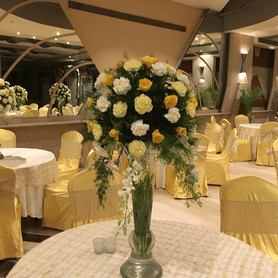 alt-text Ball Room Table setup