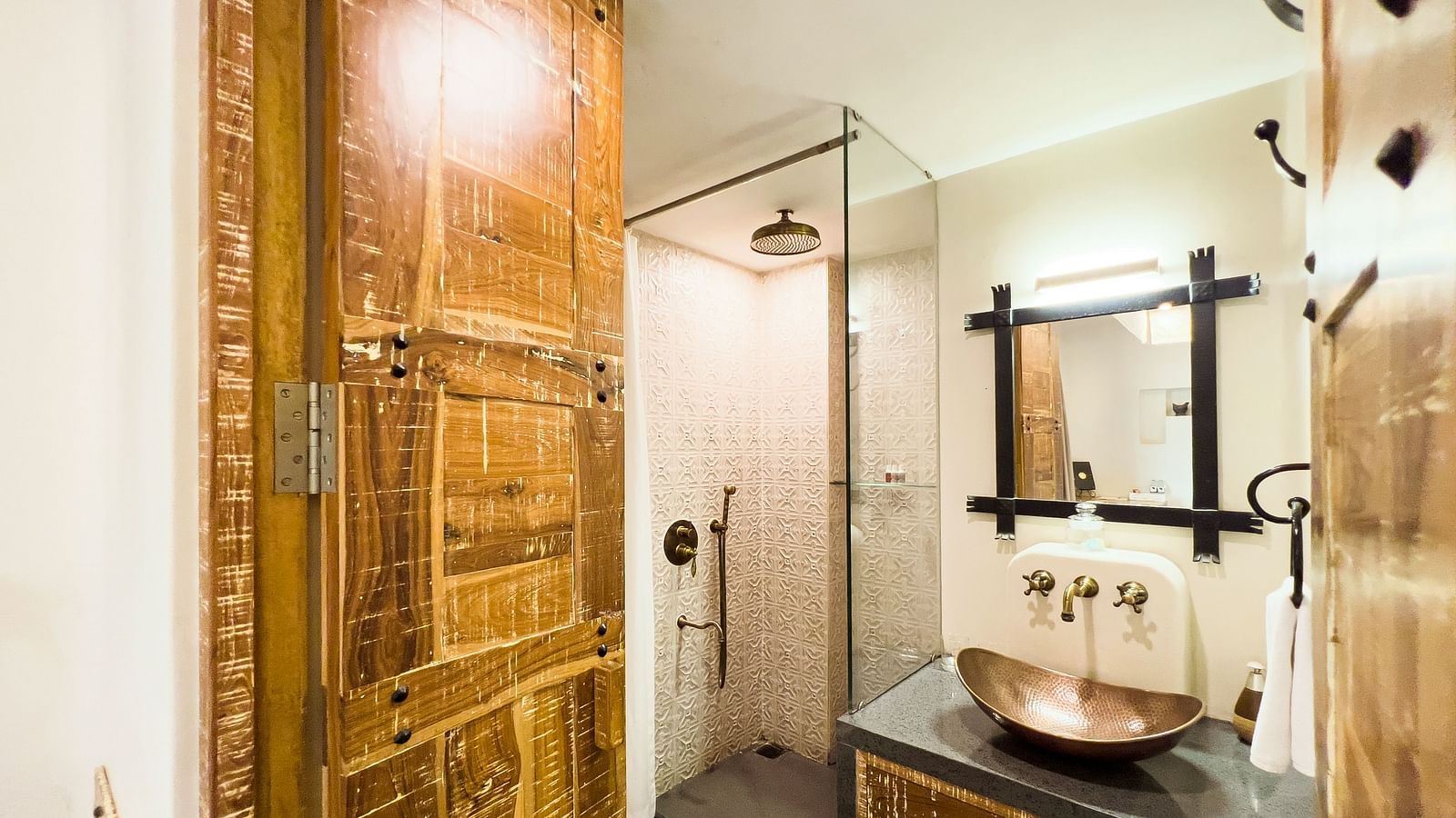 Image of tidy Wash Room at 3102bce