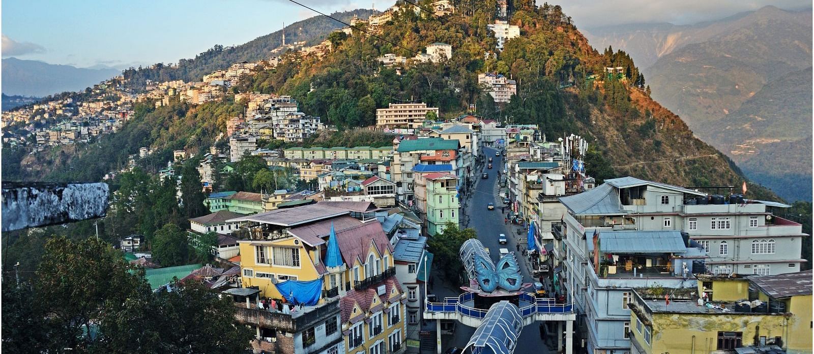 The stunning mountain and city view of Gangtok