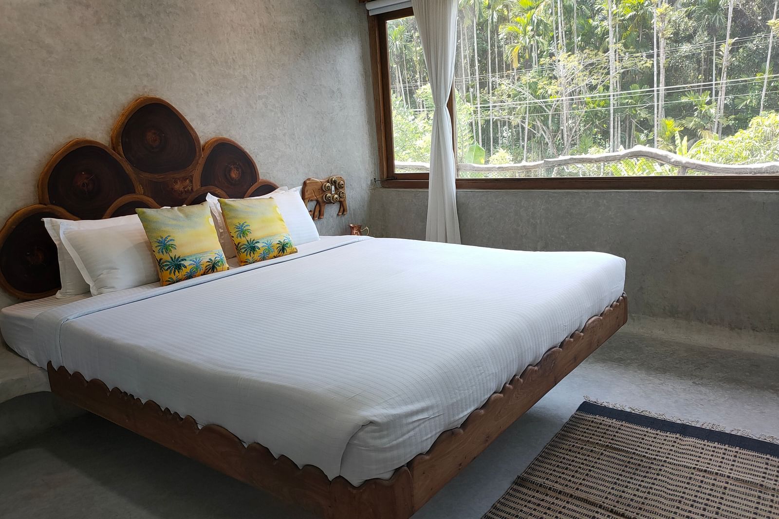 Yellowfin-1-Spacious 250 sq. ft. Deluxe Yellowfin Room offering comfort for up to 2 guests.