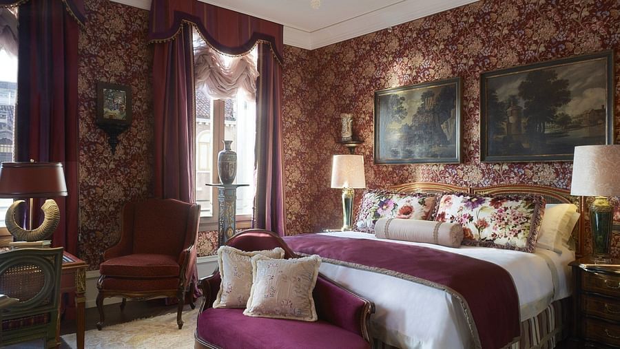lux73gr-135453-The-Ruskin-Patron-Grand-Canal-Suite
