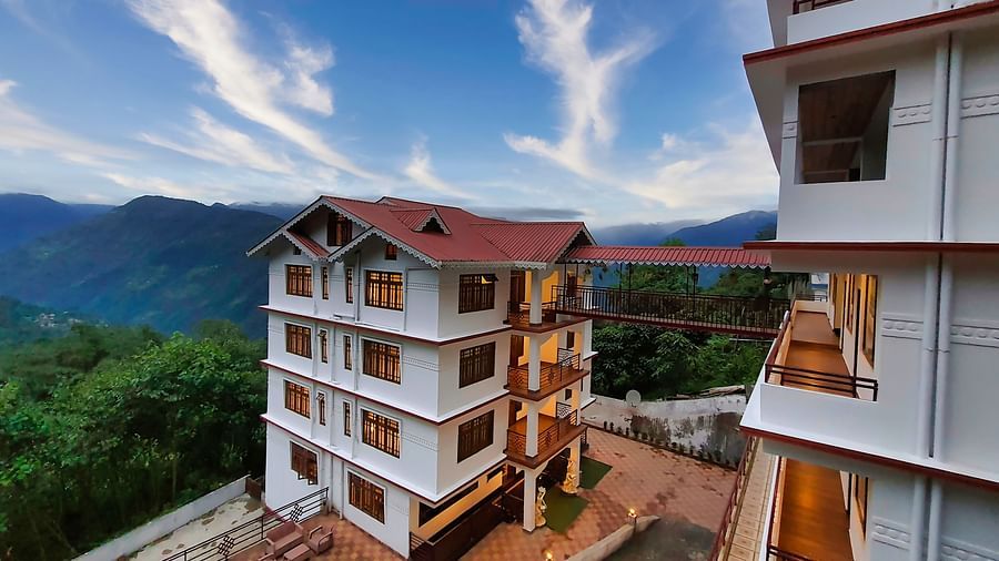 Dream Villa Retreat, Pelling - The facade of our our hotel amidst the mountains