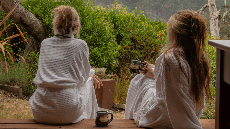 31-brewery-gulch-inn-robed-guests-morning-coffee-forest-deck