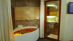 Houseboats in Alleppey, luxury houseboats in Alleppey, premium houseboats in Alleppey, backwater cruise in Kerala, luxury houseboats in Alleppey, houseboat cruise in Alleppey, best houseboats in Kerala