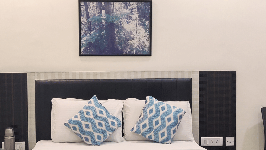 Homely ambiance of Classic Single room, affordable stay near Egmore railway station