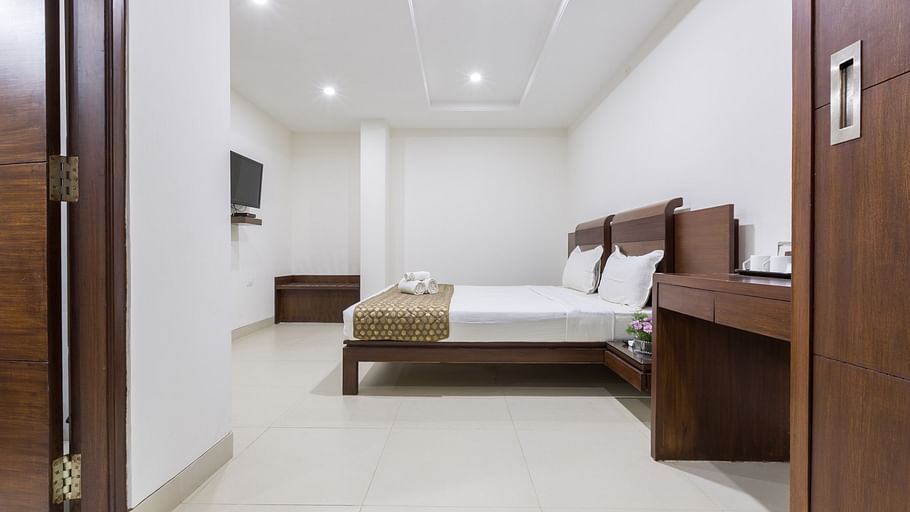 The Sanctum Suites, Bangalore Bangalore Standard King Room 3 The Sanctum Suites Bangalore