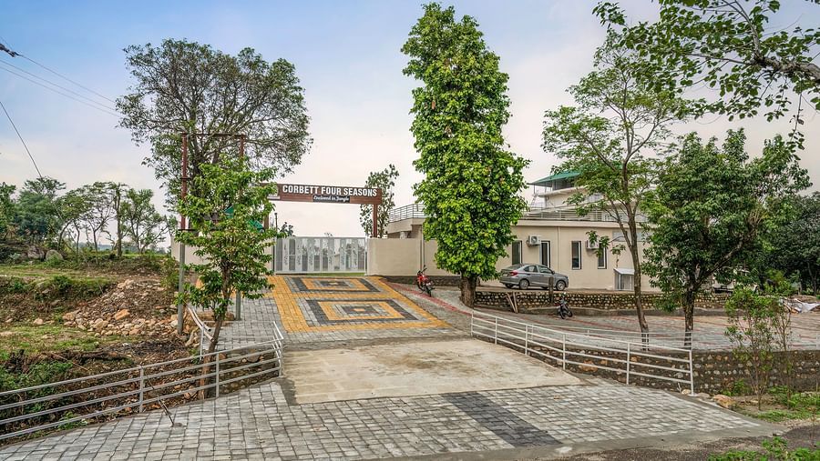 gateway leading up to Corbett Four Seasons, Ramnagar