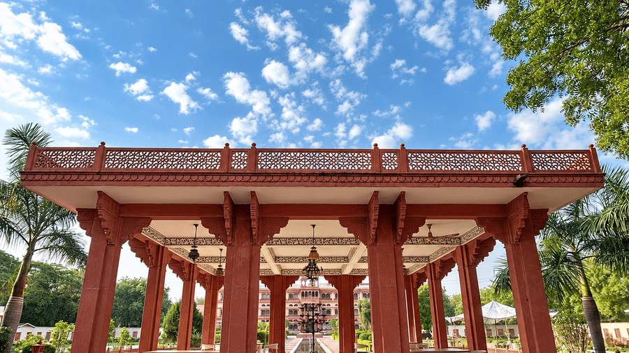 Baradari-Dining-UPD-Red sandstone pavilion and palace gardens