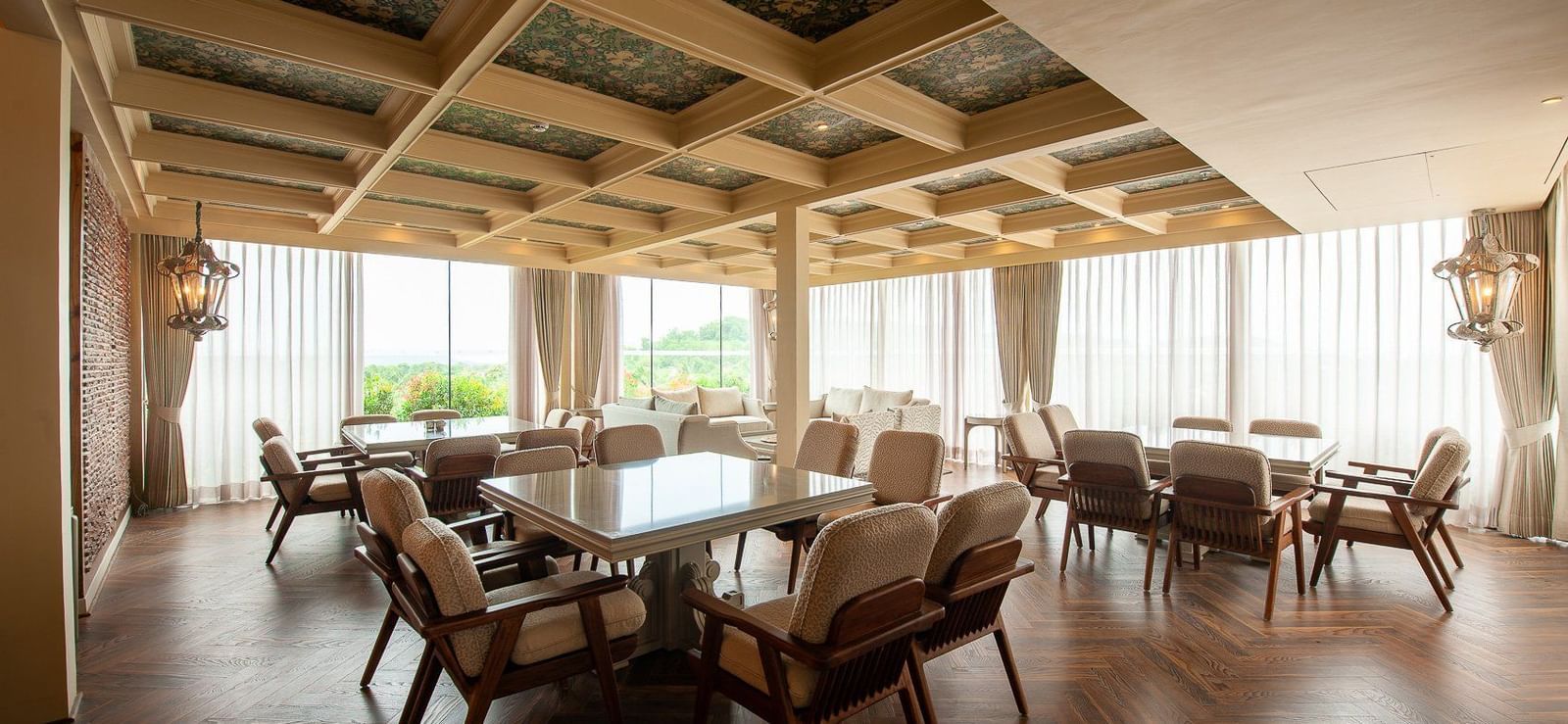 Executive-Lounge-001