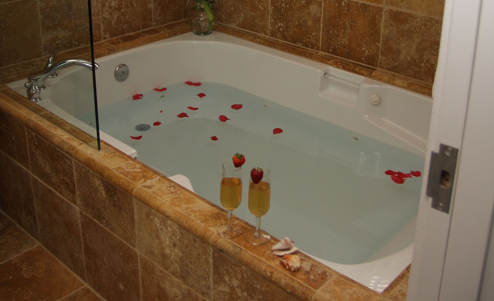 A relaxing soaking tub in a beautifully designed bathroom - Brewery Gulch Inn & Spa