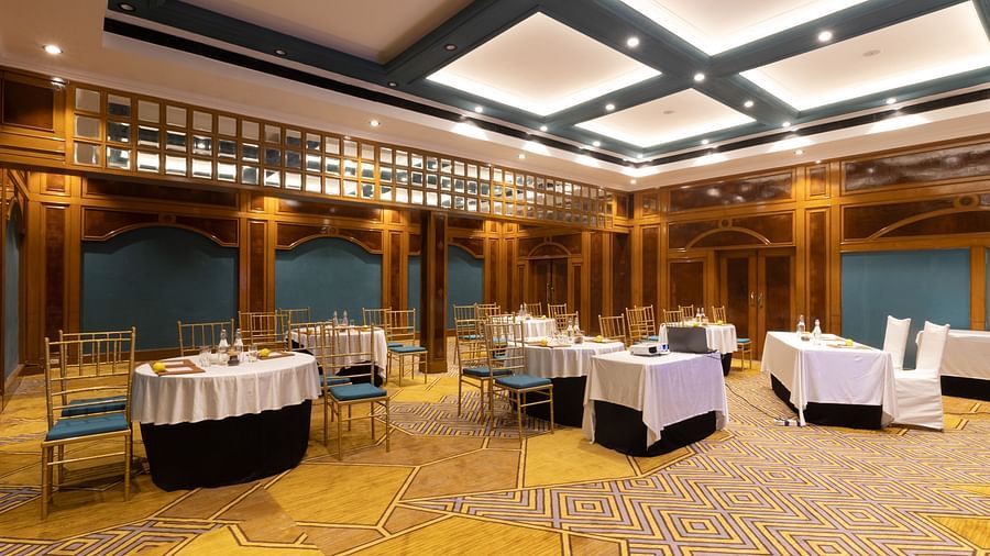 Spacious meeting room with wooden beams and blue chairs - Polo Floatel