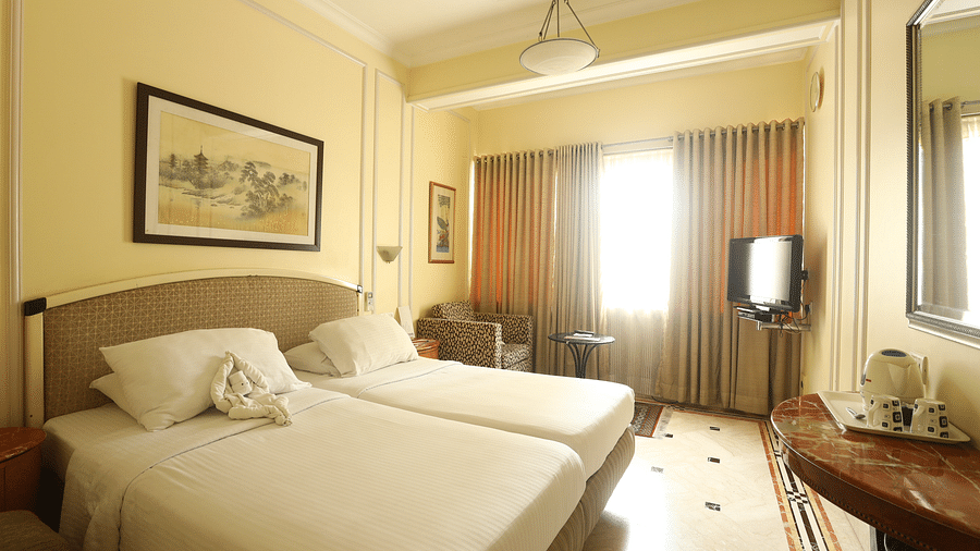 Twin beds in the Standard Room at Regency Hotel, Mumbai.