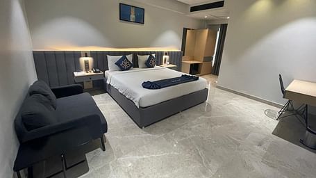 Spacious suite with modern decor and king size bed at Hotel Kyzen HiTech City – Your Zenly Stay