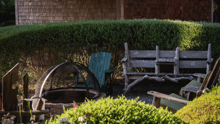 08-brewery-gulch-inn-garden-fire-pit-and-adirondack-chairs