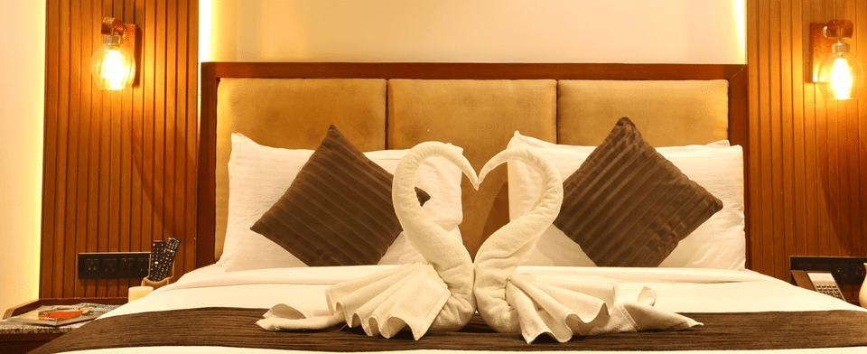 Premium Room, Swan towel art on the turned-down bed
