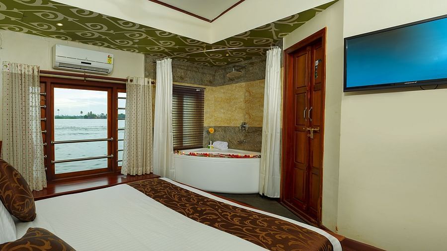 9, Houseboats in Alleppey, luxury houseboats in Alleppey, premium houseboats in Alleppey, backwater cruise in Kerala, luxury houseboats in Alleppey, houseboat cruise in Alleppey, best houseboats in Kerala