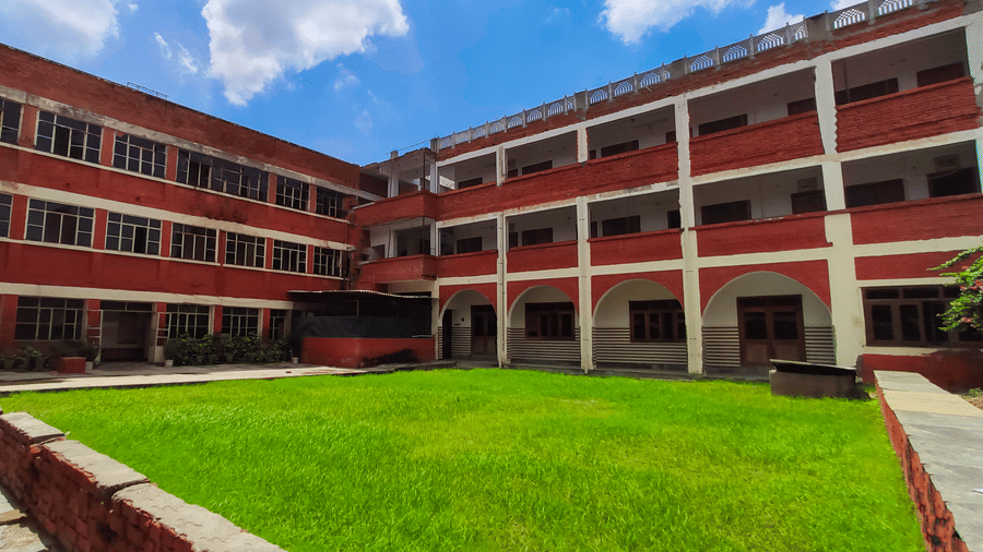 A facade image of a hotel with lawn in front - Hotel Goverdhan, Agra
