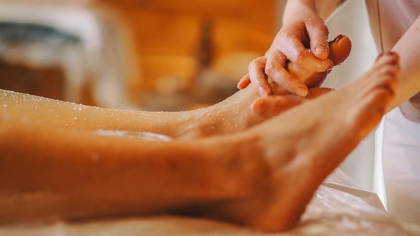 feet massage  during spa