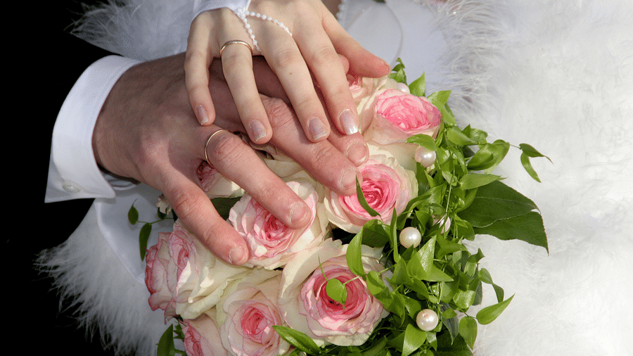 alt-text bride-and-groom-2157260