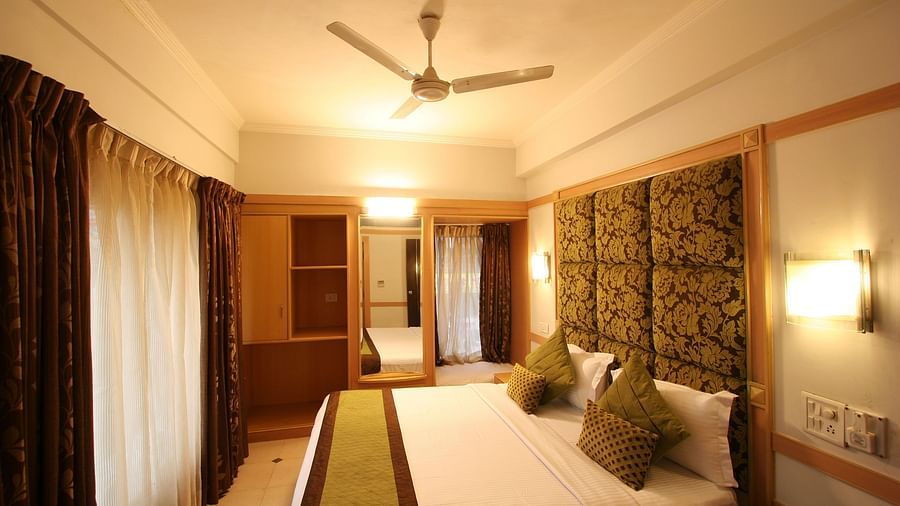 Interior of Deluxe Rooms in Hotel Southern, one of the best hotels in Karol Bag