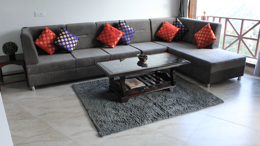 A sofa set and teepoy in the living room at our homestay in Shimla - Silverpine Apartments & Homestay, Mehli
