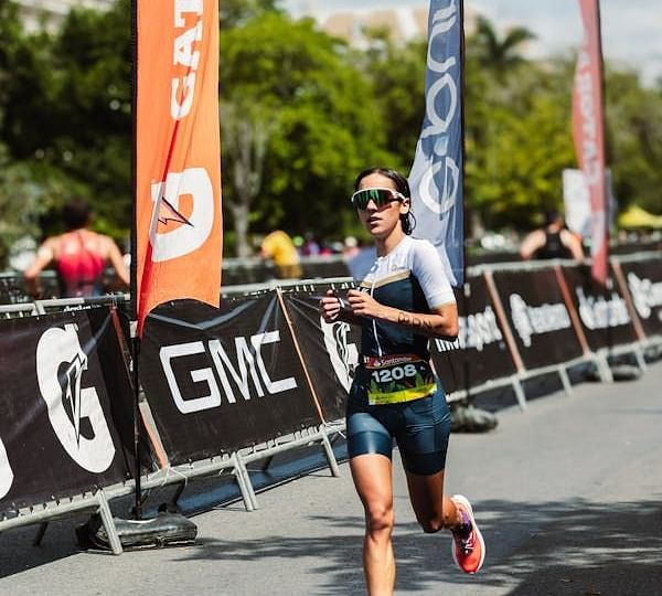 free-photo-of-photo-of-a-woman-running-a-marathon