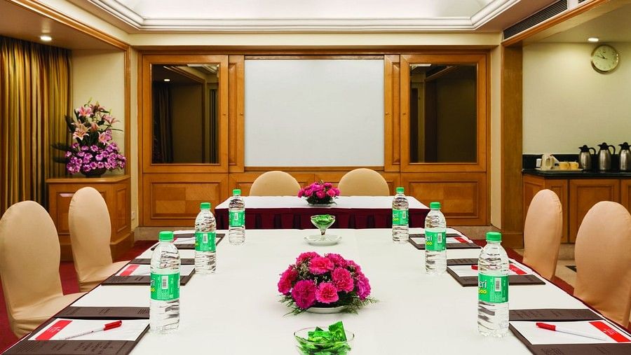 Business Centre and Meeting Room at Hotel Ramada Plaza Palm Grove