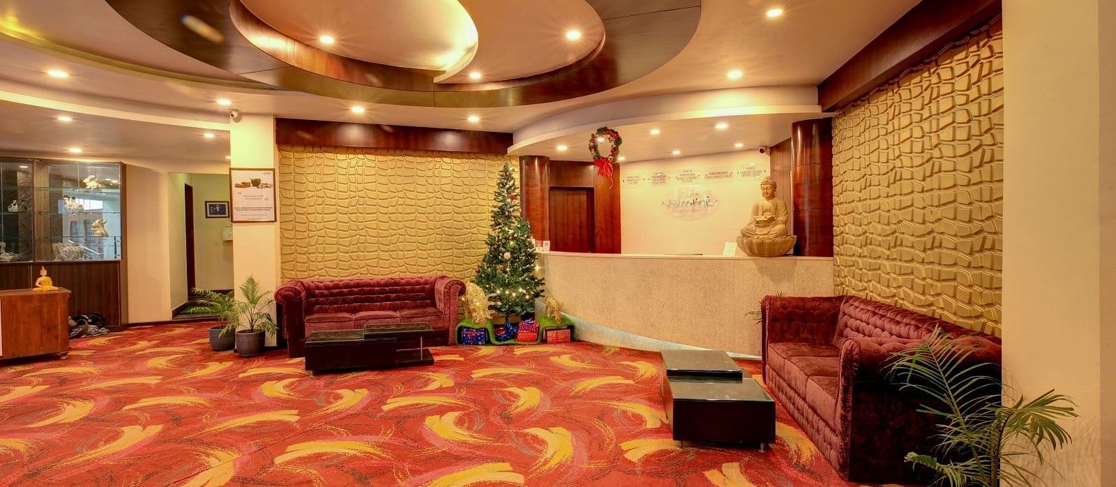 Lobby area with warm welcoming lgiht