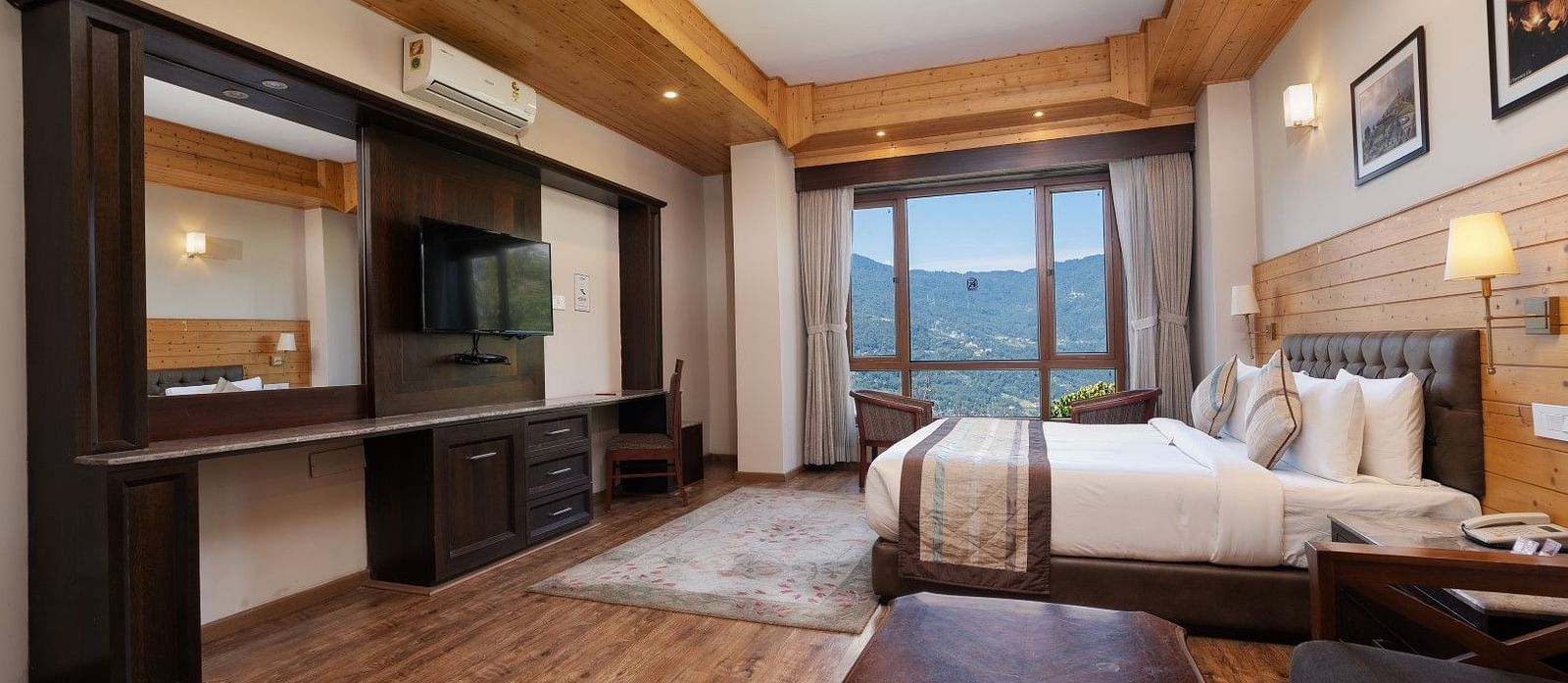 A room at Summit Alpine Abode with a double bed