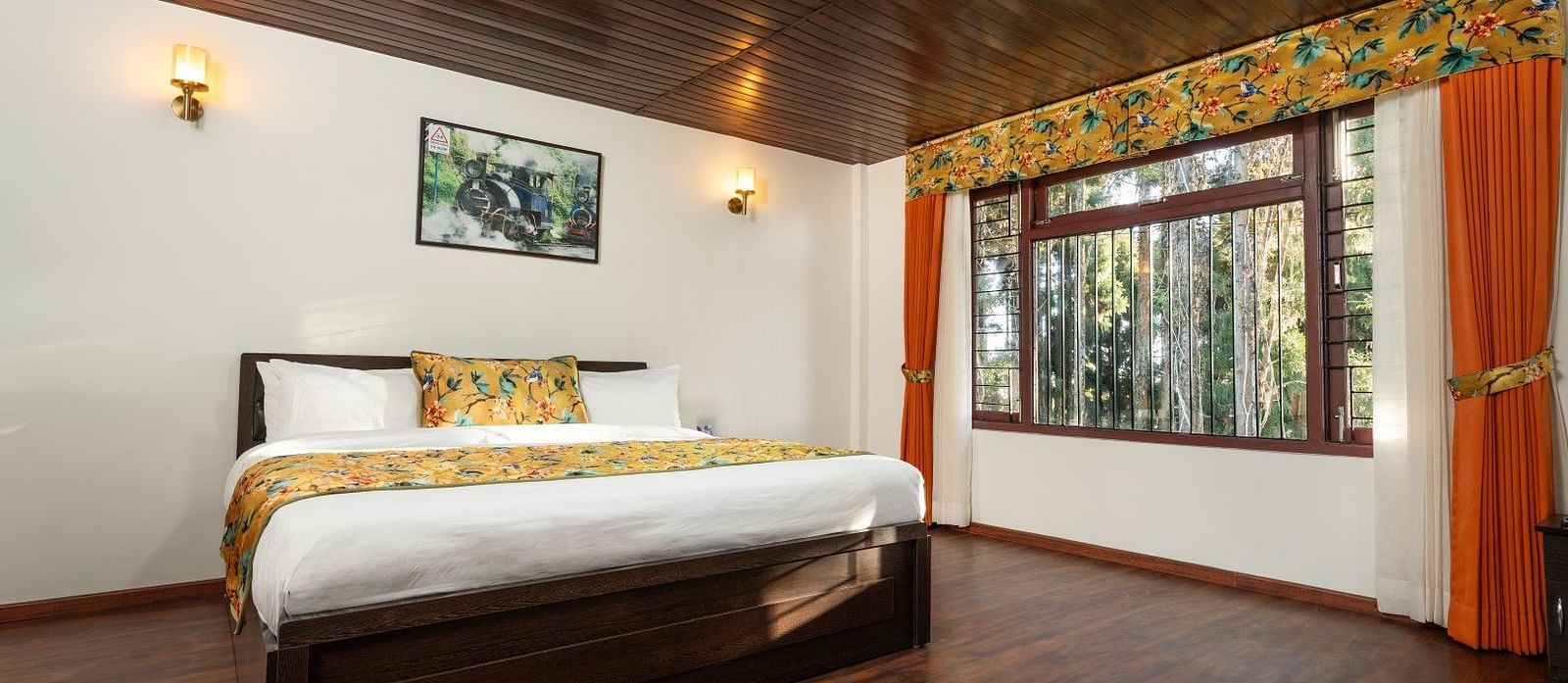 Image of a room with bed and wooden ceiling and flooring at Summit Sherpa Mountain Hotel & Spa, Kalimpong