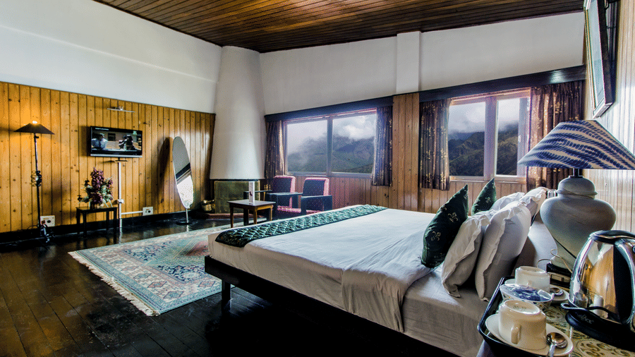 23 Superior club room