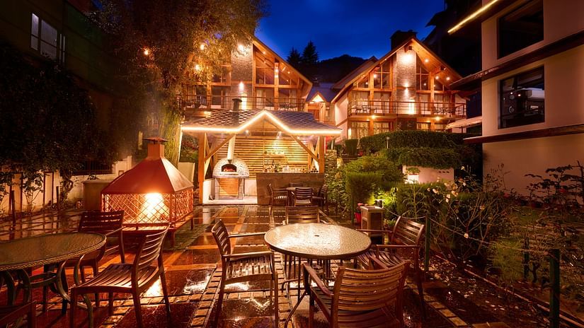 Renest Manali - view of the property pizzeria featuring outdoor seating options