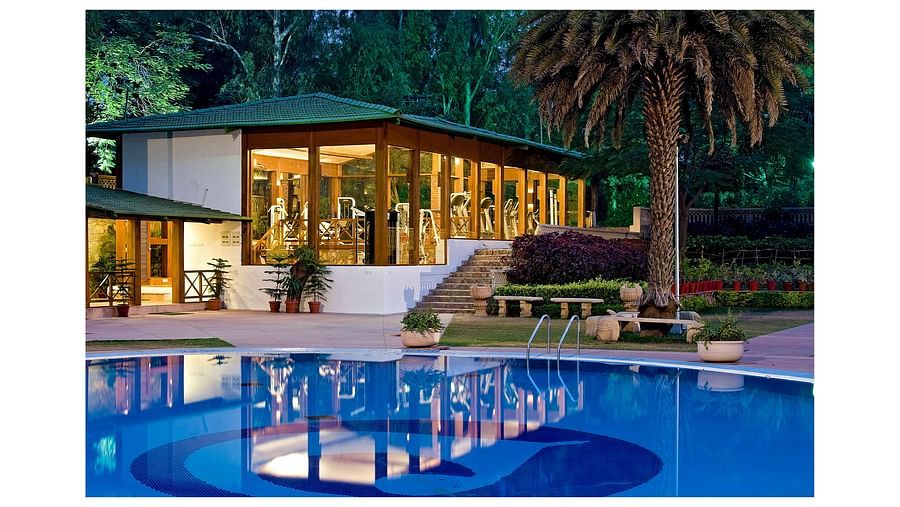 Swimming Pool at Clarks Amer Jaipur - 5 Star Hotel In Jaipur near Airport mdler