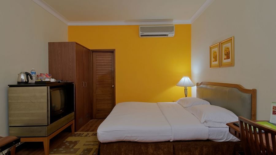 a king size facing the TV - Mayfair, Rourkela