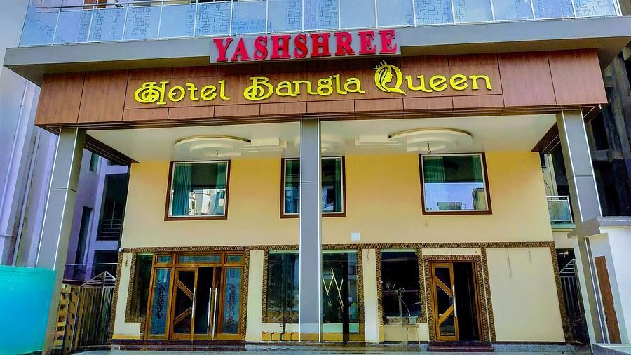 Exterior view of Yashshree Bangla Queen, Digha on a cloudy evening.
