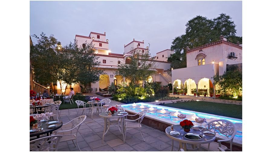Seating arrangements next to a fountain in the evening - Mandawa Haveli Jaipur