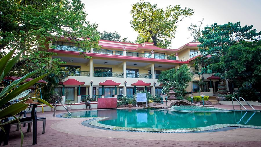 Adamo Resort Matheran - Swimming Pool 3