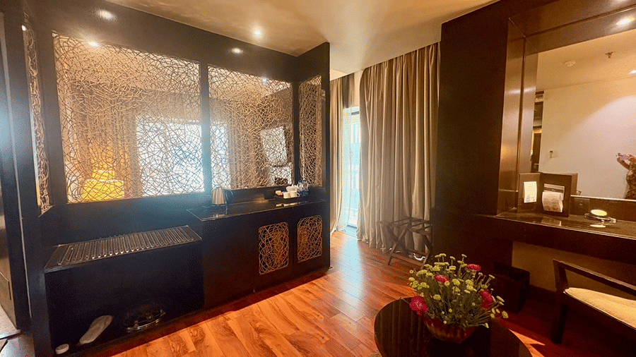 A kettle and a coffee tray placed on the purposed partition between the sitting area and bedding in the Executive Suite at Senses Hotel.