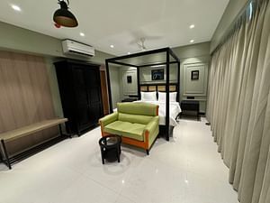 Hotel Mumbai House, Valnai, Malad