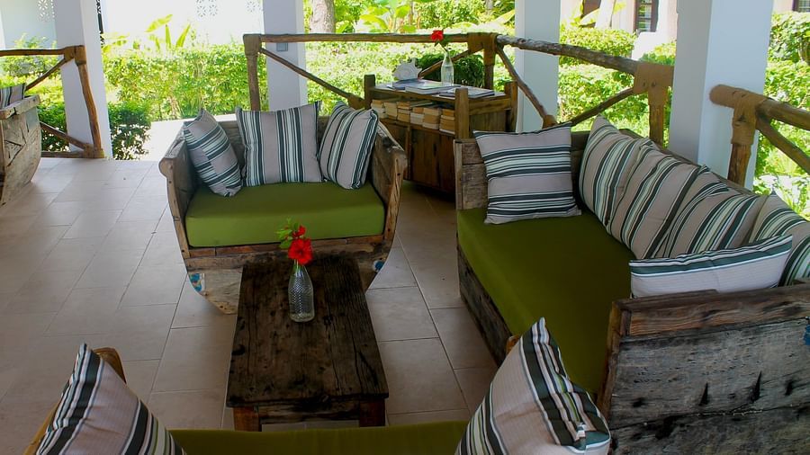 Lounge-Garden-View-2
