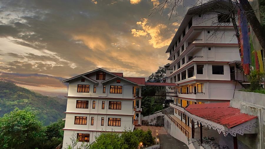 Dream Villa Retreat, Pelling - Picturesque facade of out hotel in Pelling